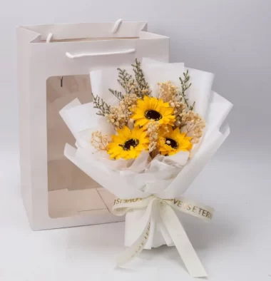 white sunflower bouquet